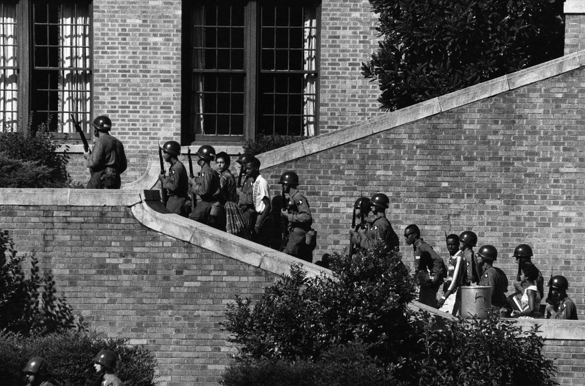 Sixty Years Ago Troops Escorted 9 Black Children to Central High in ...