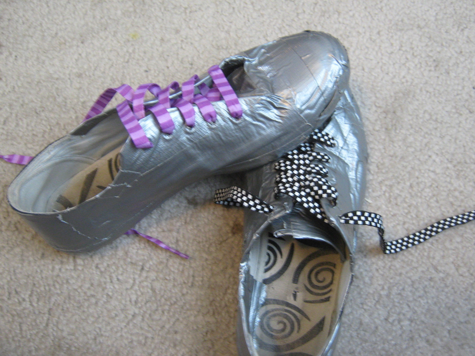 ducttape_shoe_sushi_026_1252359304.jpg