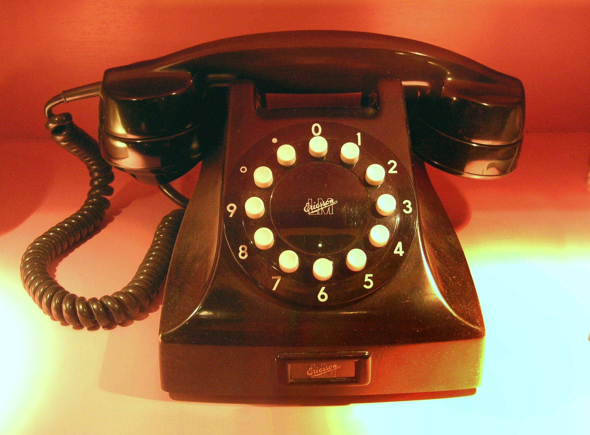 Bakelittelefon_knappar.jpg