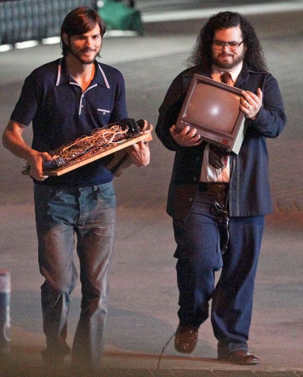 movies_ashton_kutcher_josh_gad_wozniak_steve_jobs_1.jpg