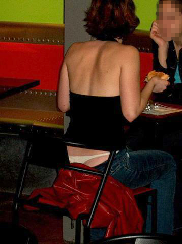 2001_Low-rise_jeans_and_thong_whale_tail.jpg