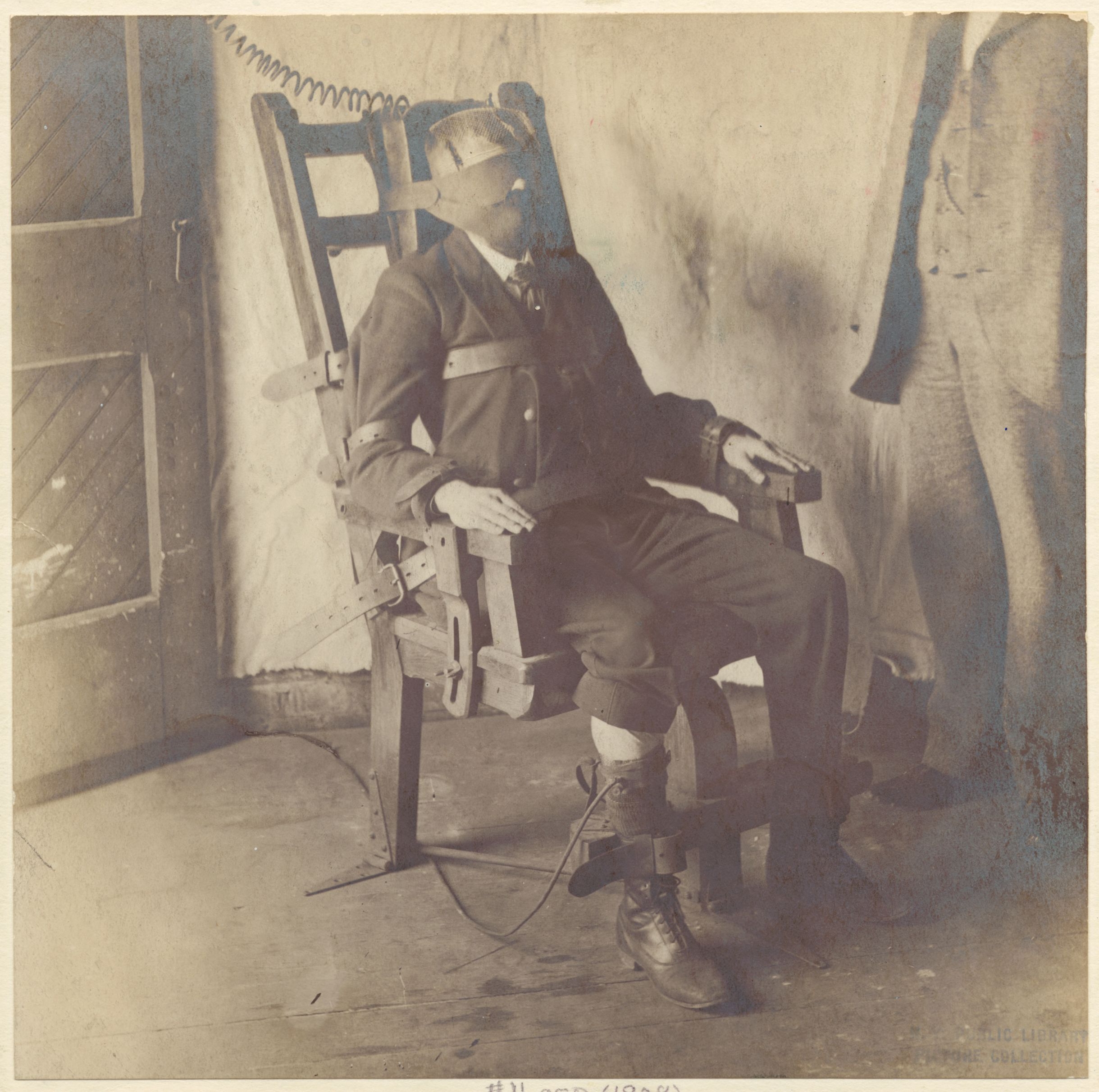 Man_in_electric_chair.jpg