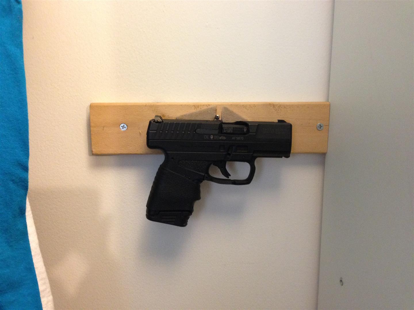 gun.holder007.jpg