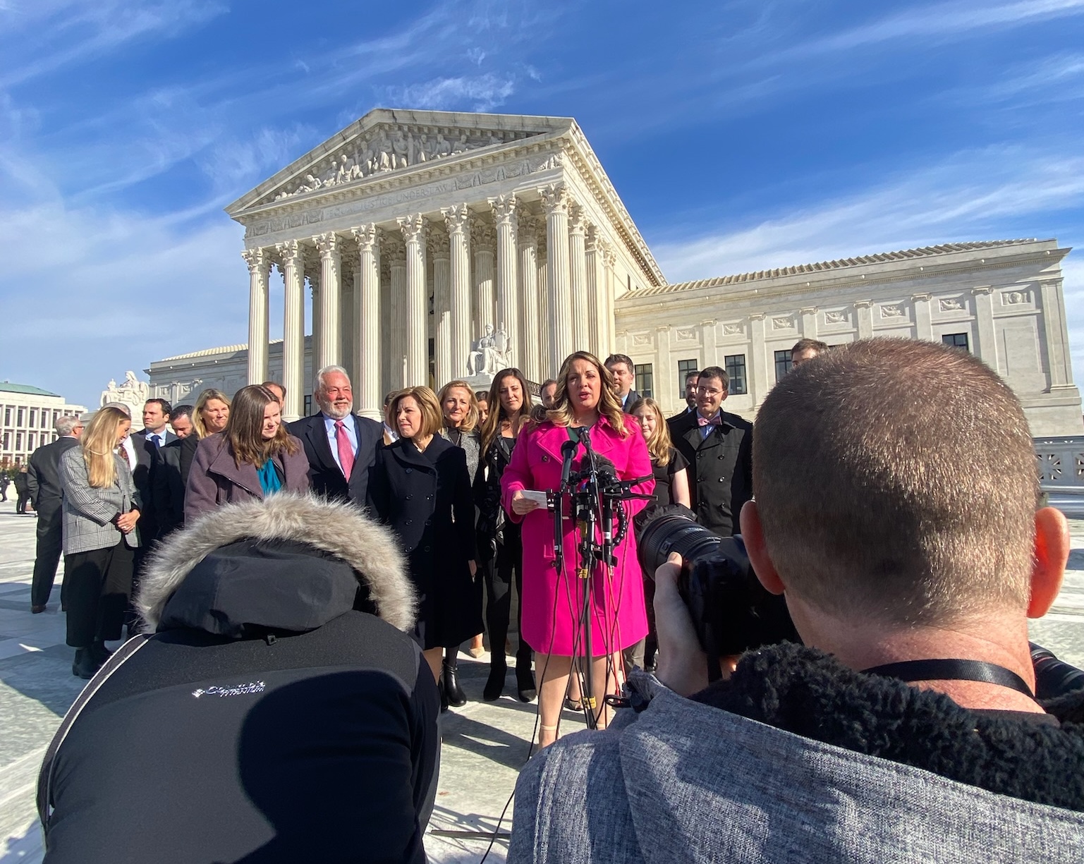 www.scotusblog.com