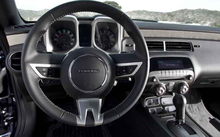 2010-chevrolet-camaro-rs-interior.jpg