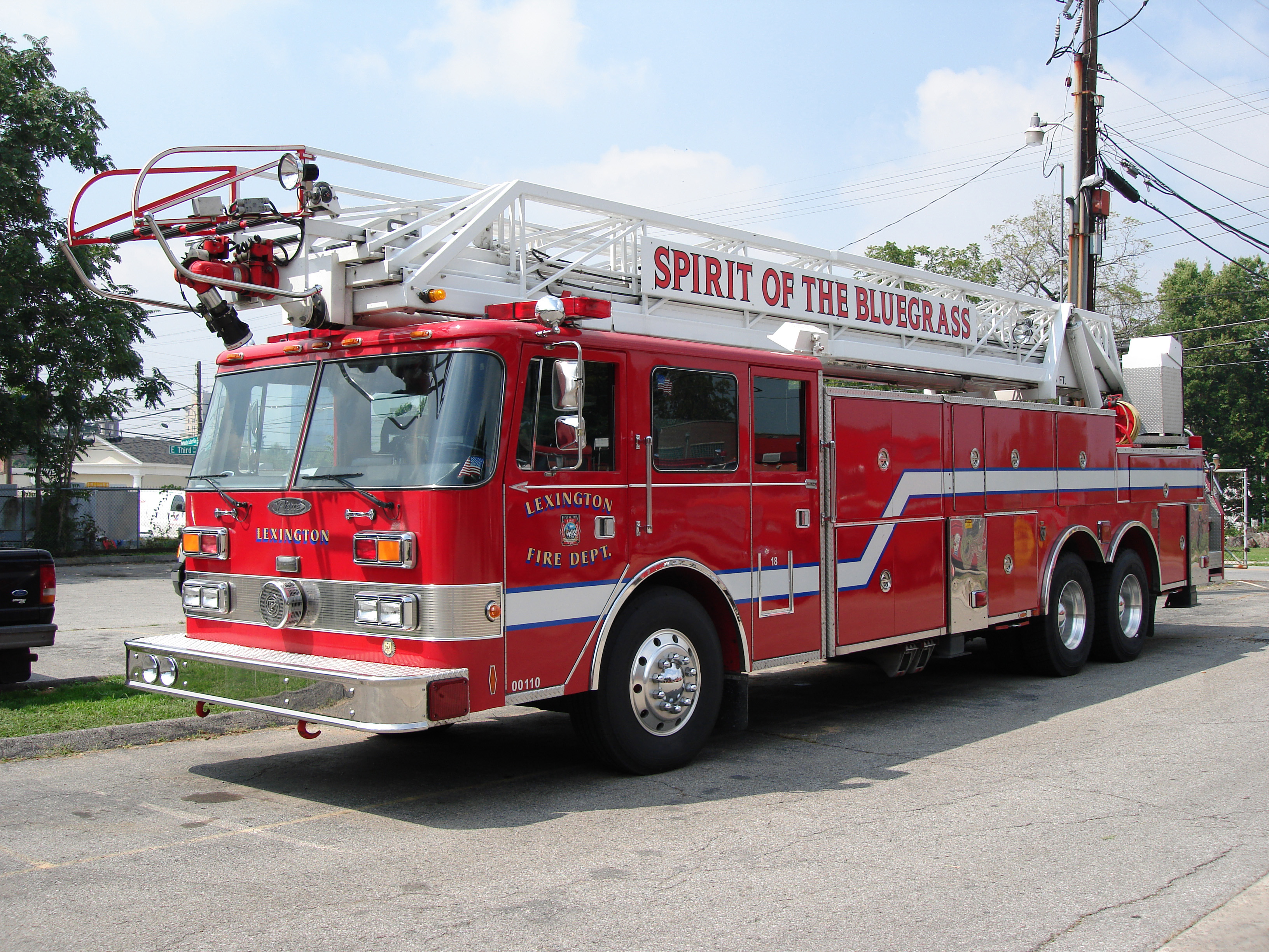 X-Ladder_1_105'_Pierce_Arrow.JPG