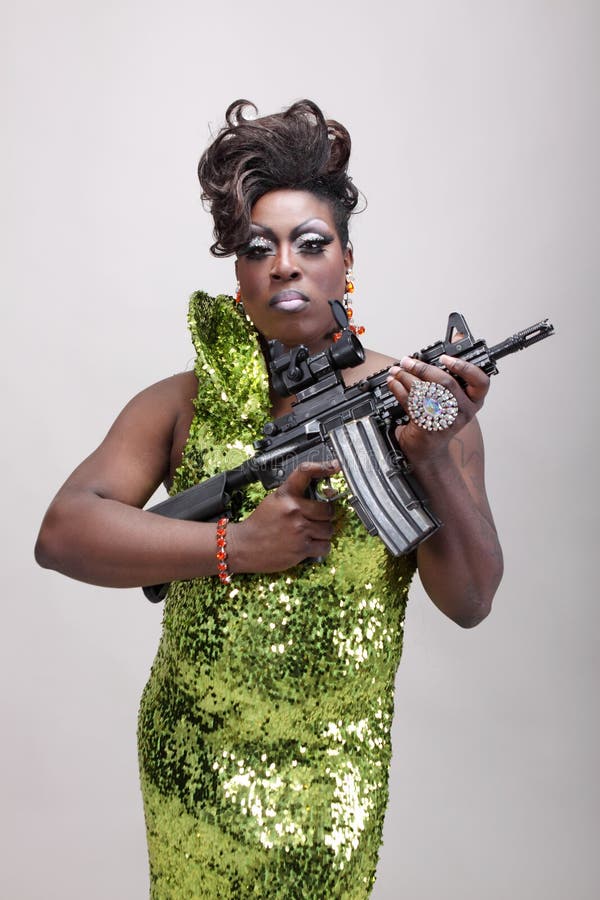 drag-queen-gun-27377397.jpg