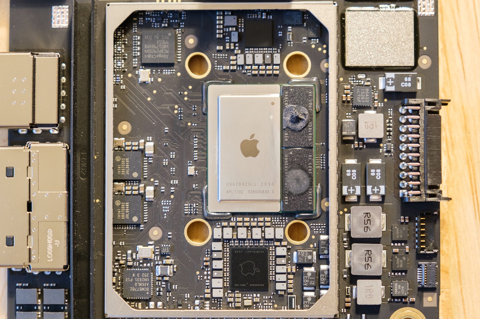 m1-mac-mini-teardown-2.jpg
