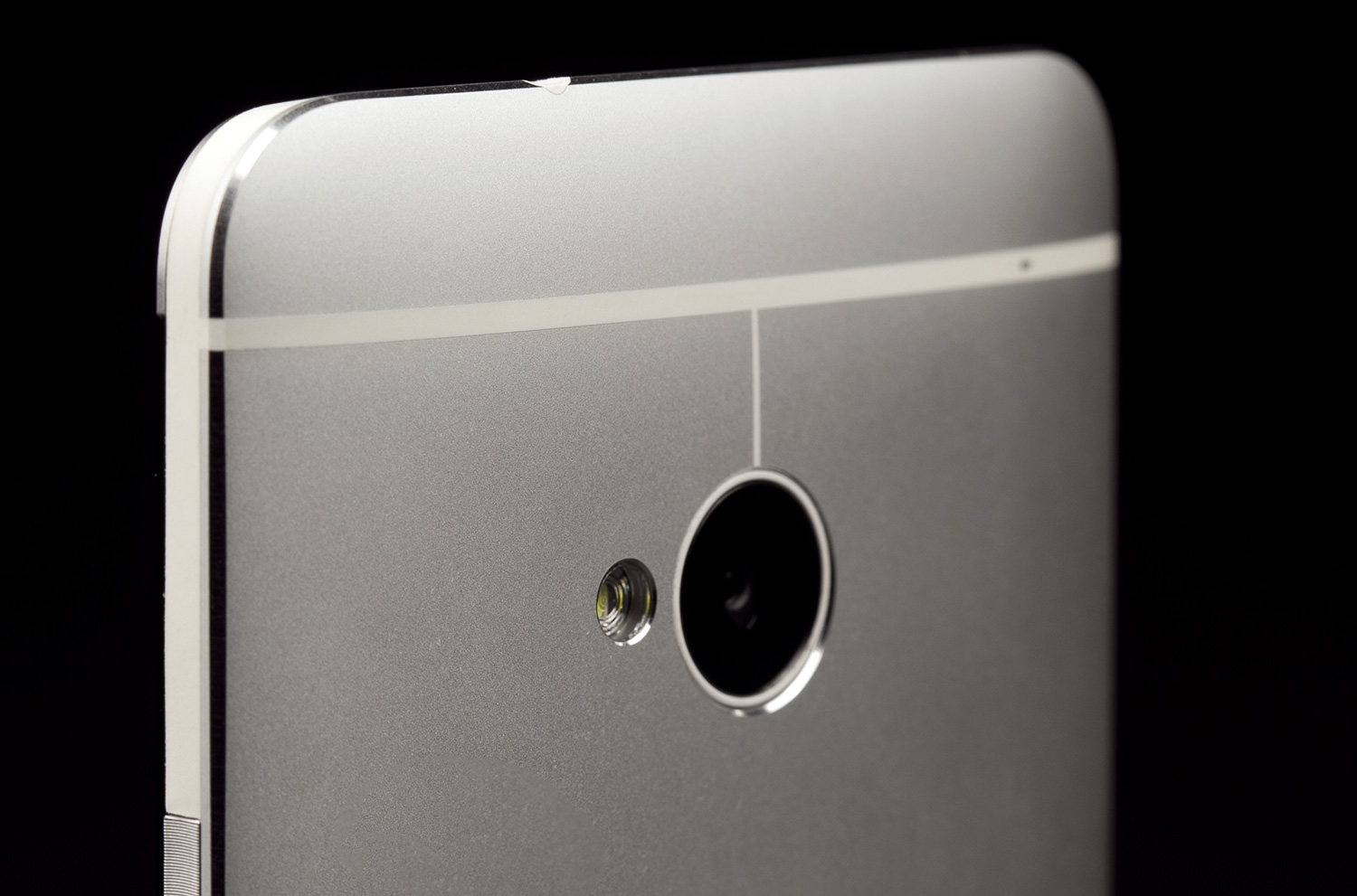htc-one-back-macro.jpg