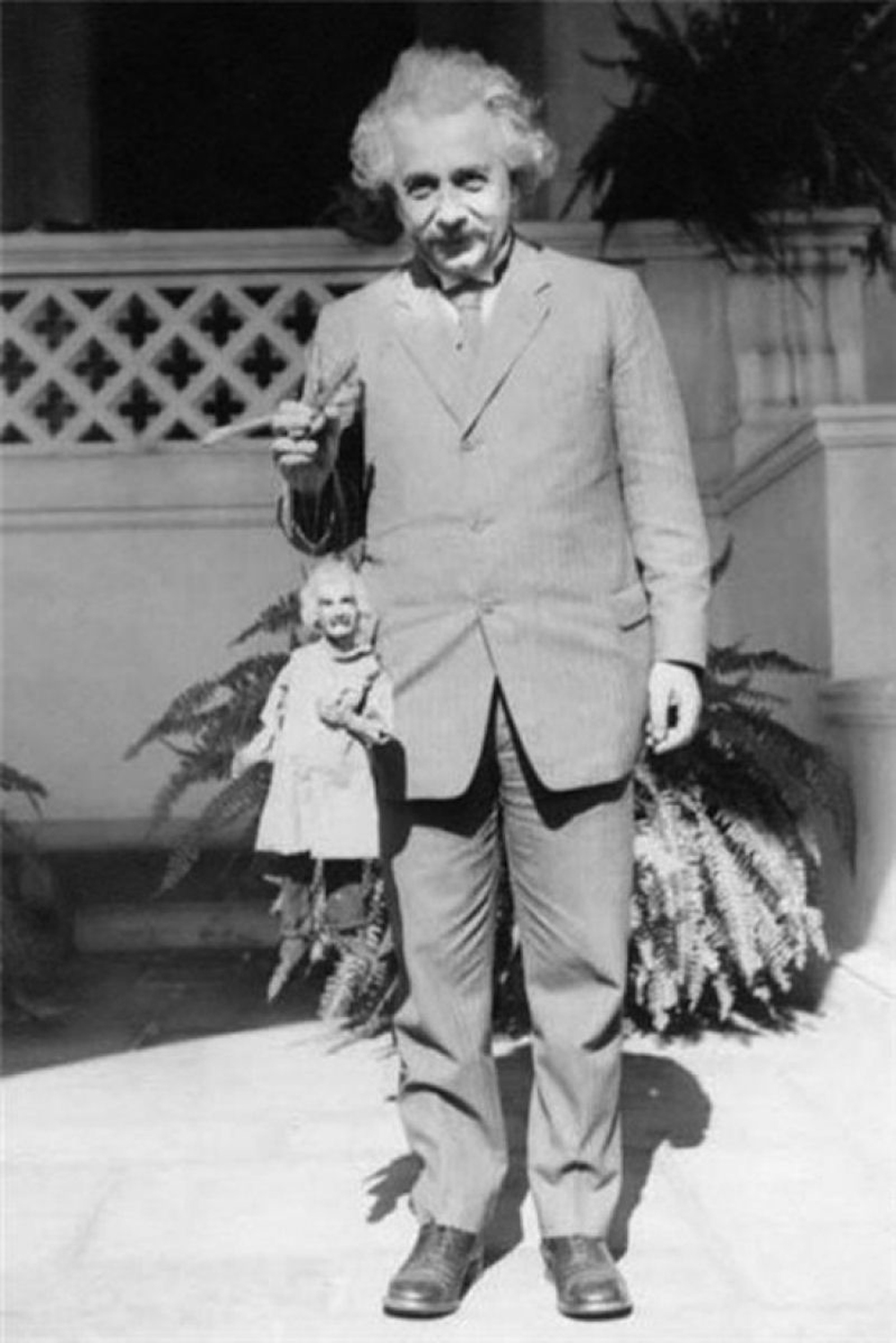 einstein-puppet.jpg
