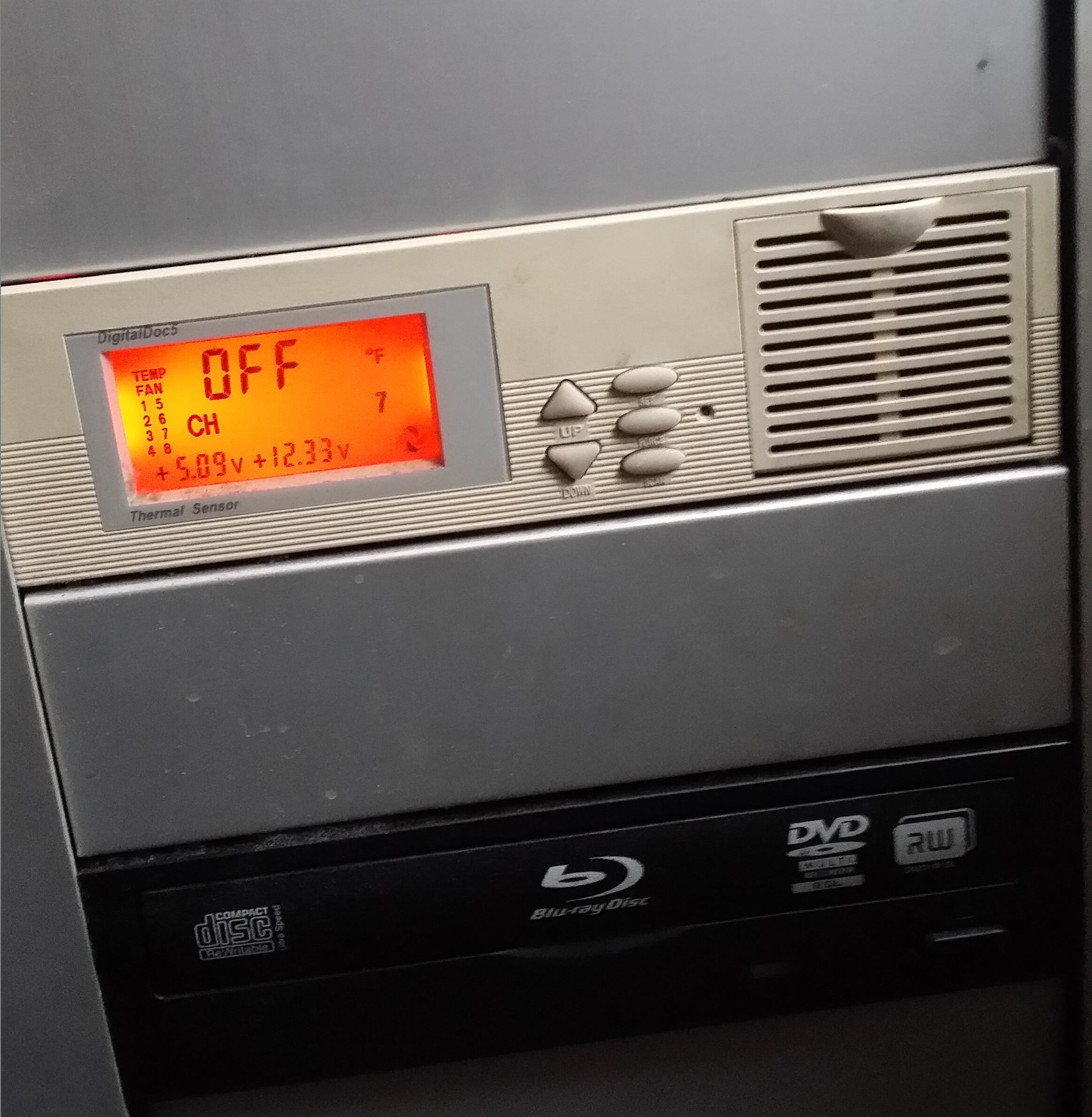 700