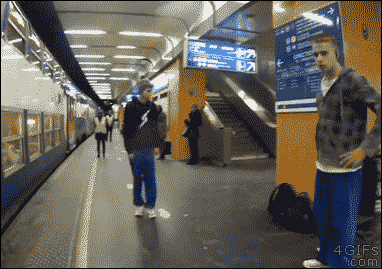 tumblr_nkrtj9oeGY1tlb56zo1_400.gif