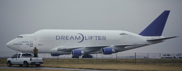 dreamlifter212way_custom-7cb31adbf2e49003cde7f73414fa2c4755ce0ab5-s4-c85.jpg