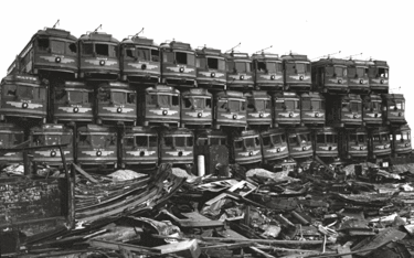 375px-Pacific-Electric-Red-Cars-Awaiting-Destruction.gif
