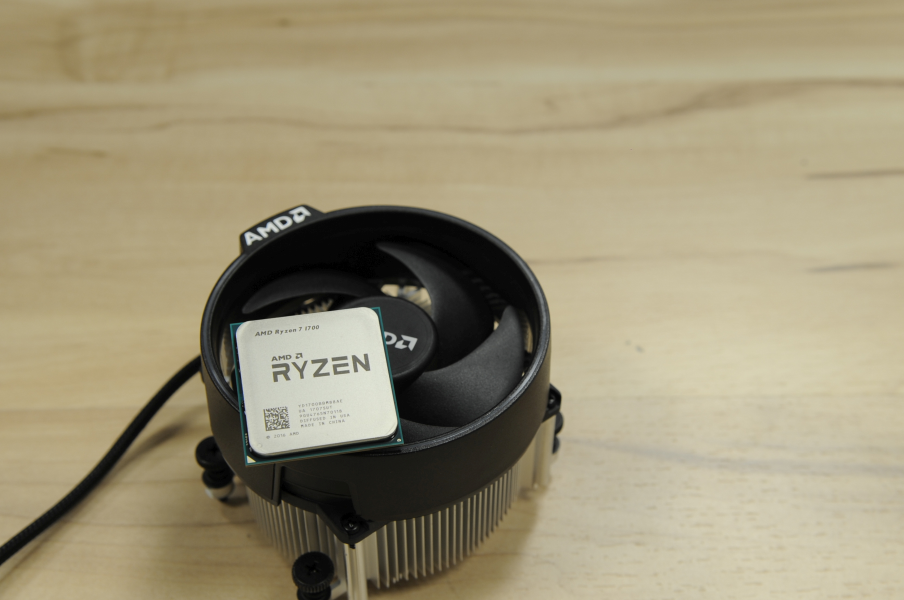 AMD-Ryzen-7-1700-Wraith-Spire-5--pcgh.JPG