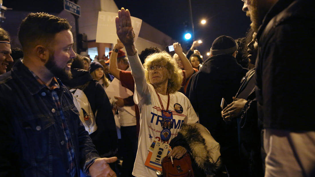 Donald-Trump_Sieg-Heil_Chicago-Tribune_01.jpg