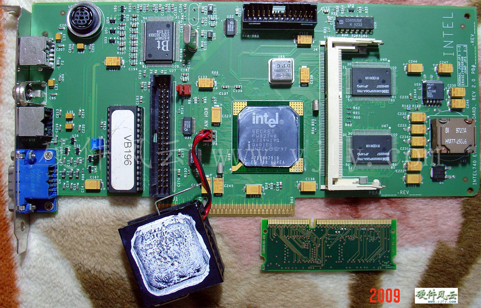 INTEL740_E_1.jpg