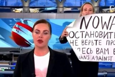Producer who protested war on Russian TV fined
