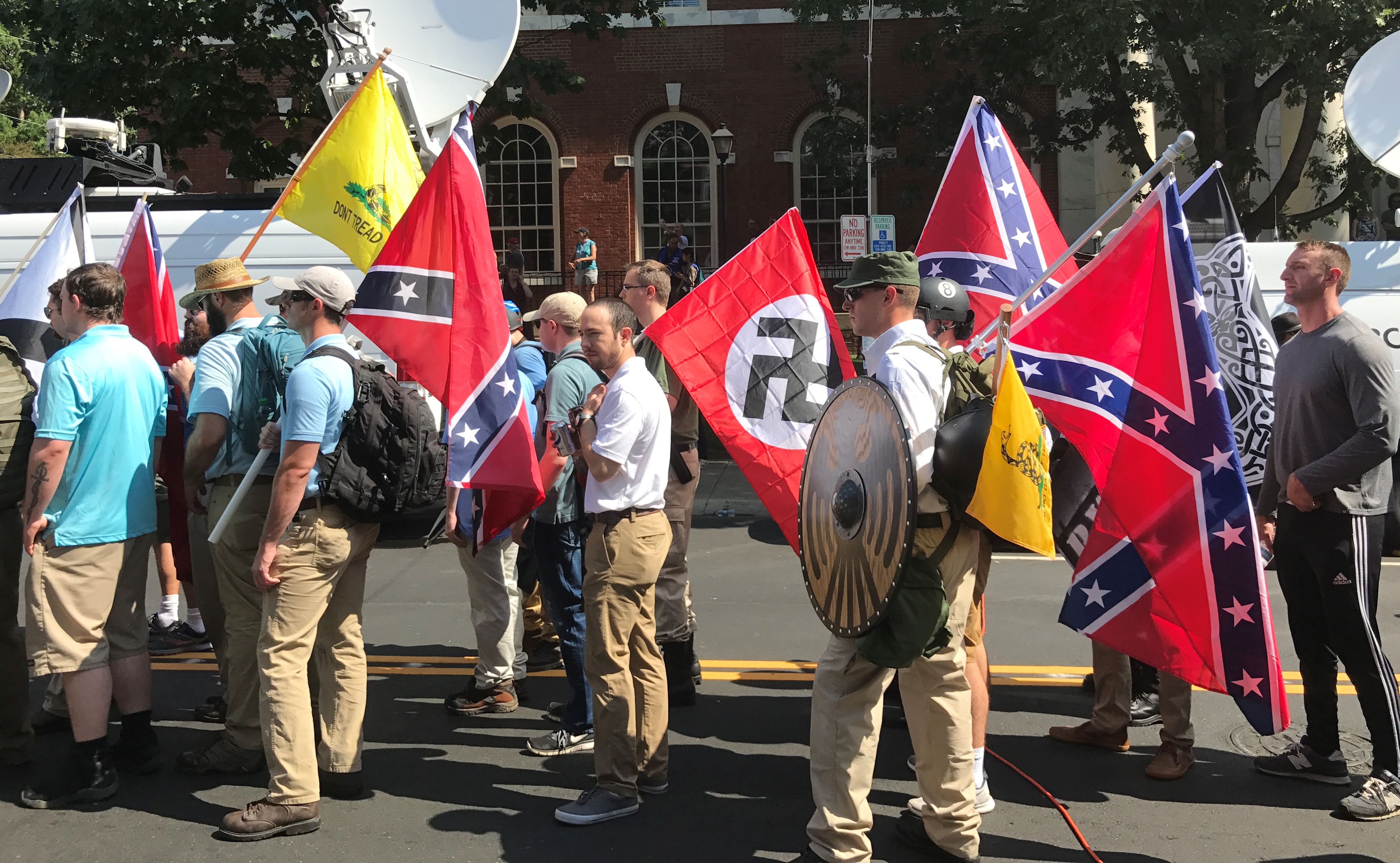 Charlottesville_%27Unite_the_Right%27_Rally_%2835780274914%29_crop.jpg