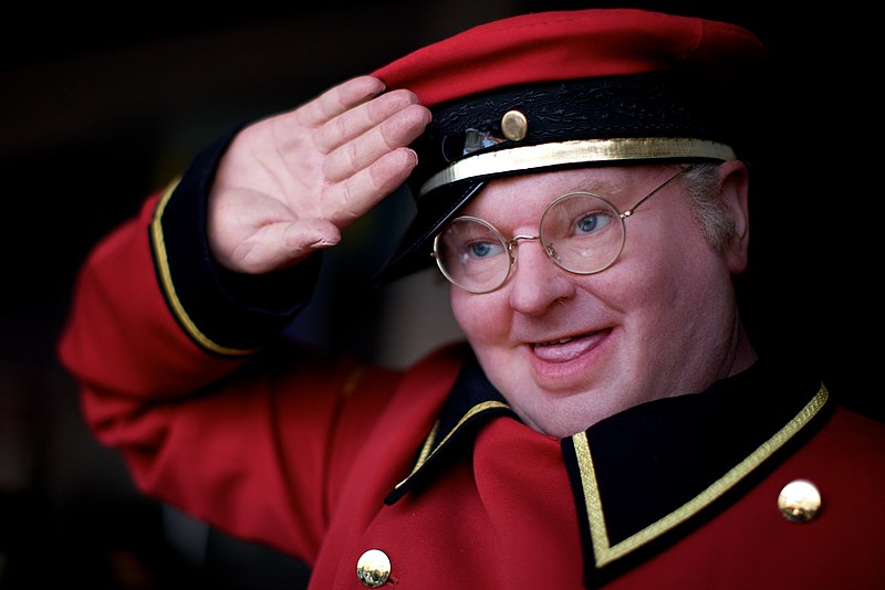 800px-Benny_Hill.JPG